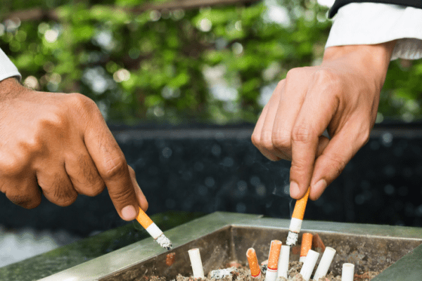 Bewältigung der Raucherpausen am Arbeitsplatz: Ein Leitfaden zu Vorschriften und Best Practices