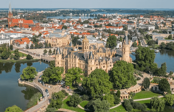 Entdecken Sie Schwerin: Eine Reise durch die majestätischen Sehenswürdigkeiten der Stadt