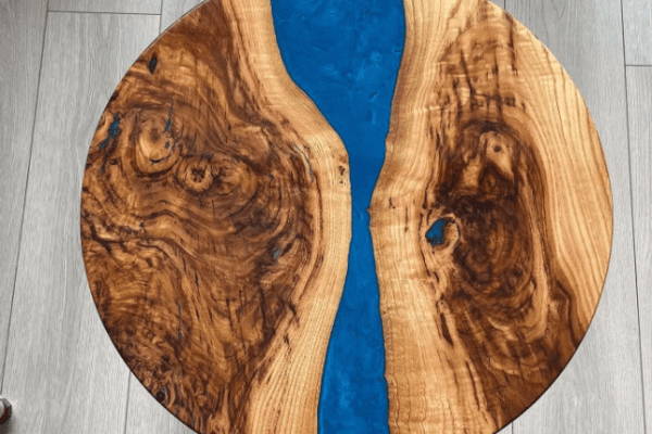 So kaufen Sie Holztische aus Epoxidharz online: Eine umfassende Anleitung